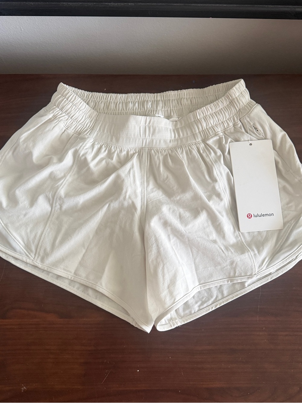 Lululemon Hotty Hot Low-Rise Short 4” Lined